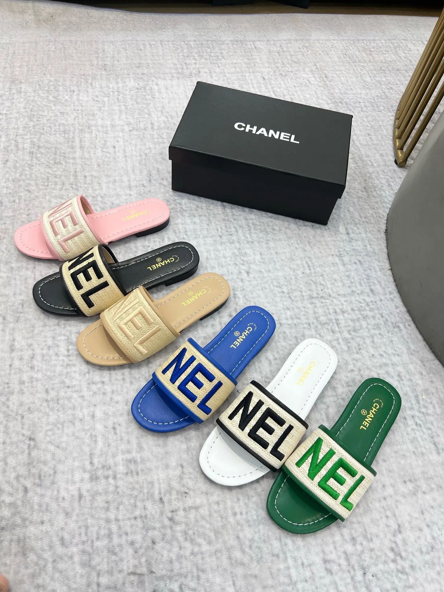 👟👟Ex-factory price 340👟👟 Genuine leather sole +30 CHANEL, the upper uses three-dimensional electric embroidery technology, the upper foot is comfortable, soft and breathable, must-have size 35-43 every day, leather sole +30